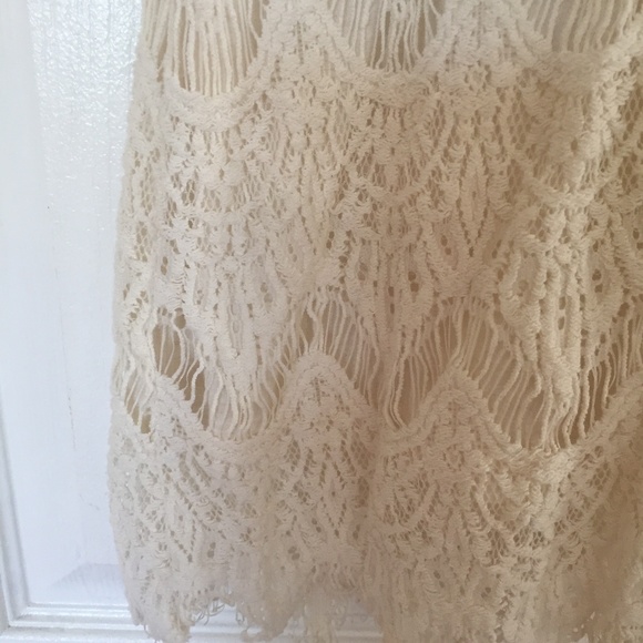 ***SOLD***Pins & Needles Cream Lace Dress - Picture 4 of 6